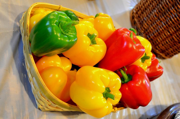 https://dovemed-prod-k8s.s3.amazonaws.com/media/images/bell_peppers_veggies_peppers_sweet_peppers_yel.width-750.jpg