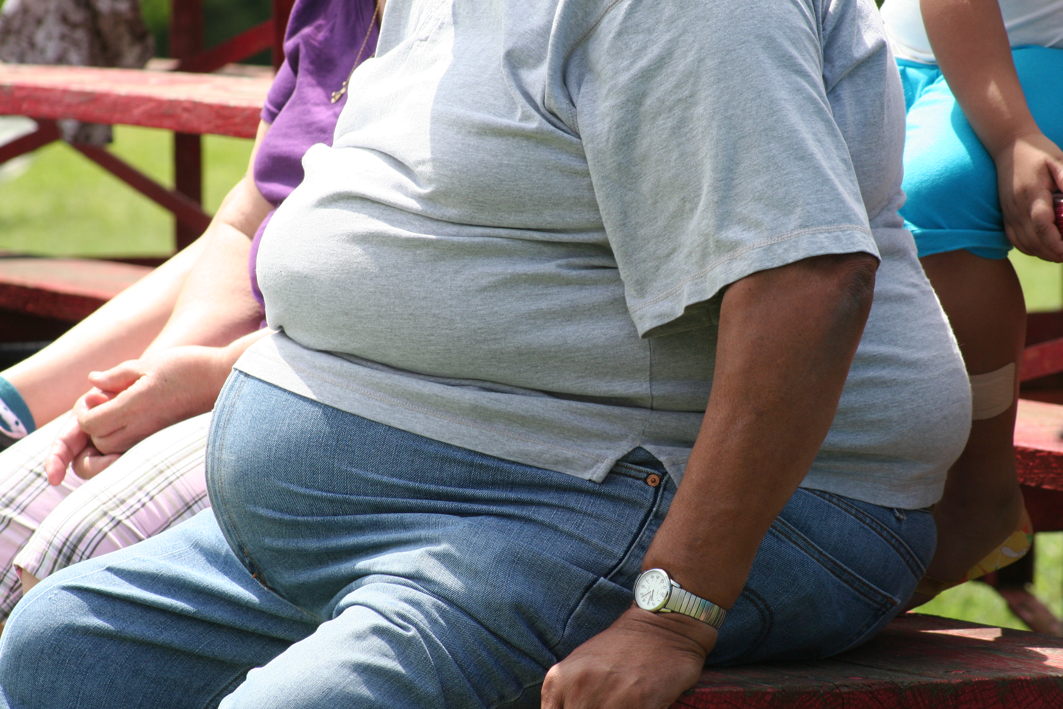 Мужчины зрелый толстый. Люди с избыточным весом.